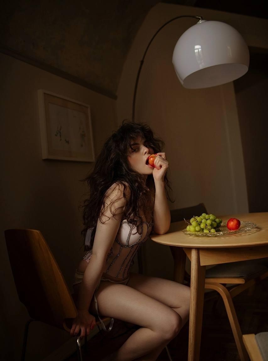 Таисия привлекальеная девушка из Белореченск цена от 5000 руб